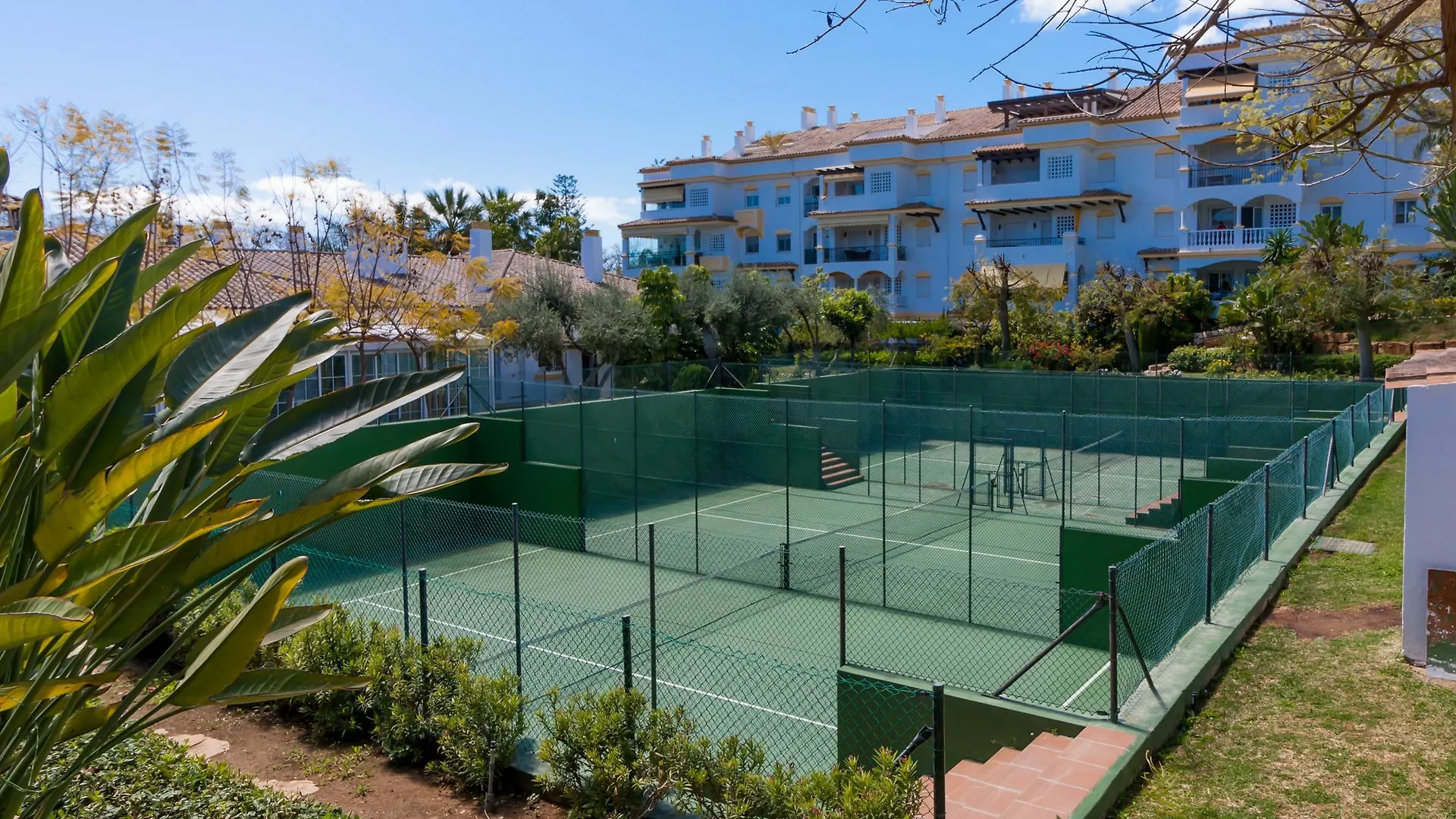 アパート Duplex Azalea Golden Mile Marbella Canovas