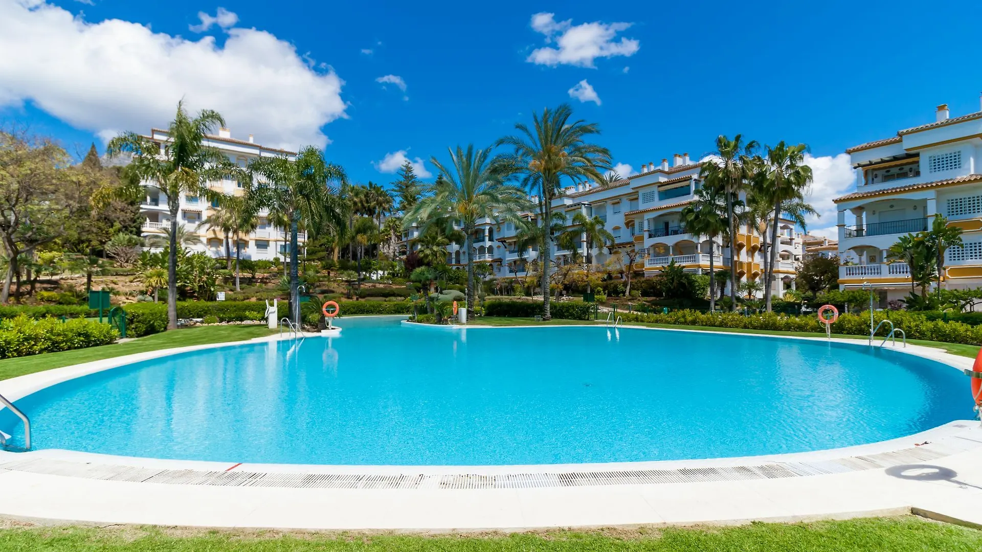 Duplex Azalea Golden Mile Marbella Canovas 0*,  Spain