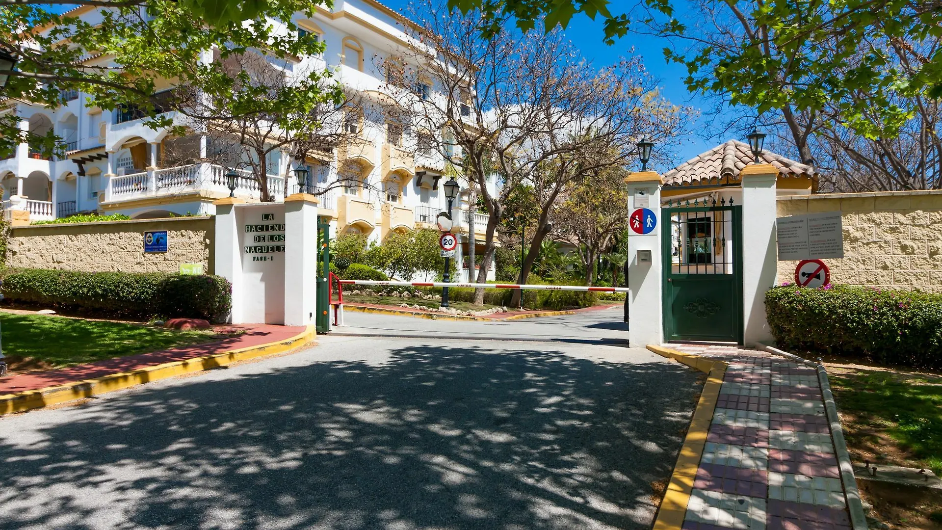 Apartment Duplex Azalea Golden Mile Marbella Canovas Spain